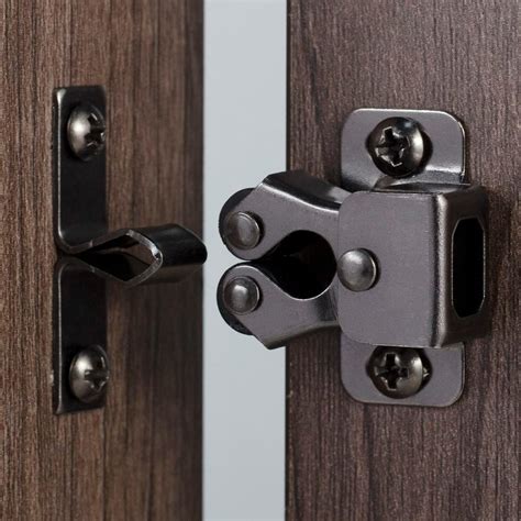 kitchen cabinet catches and latches